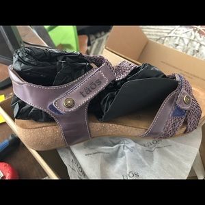 Brand New Taos Sandals Euro 40